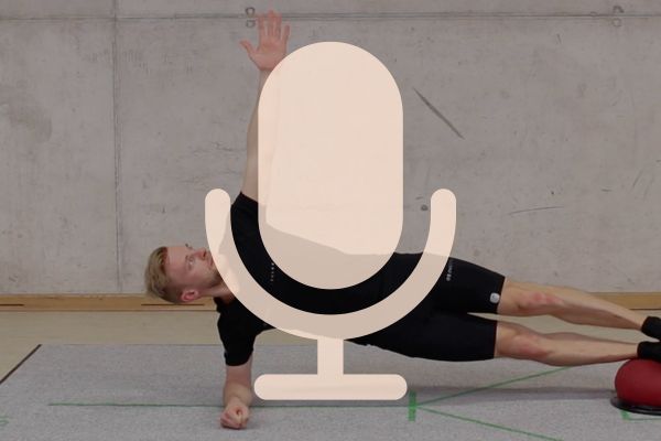 Rumpfmuskulatur stärken Mann macht eine Plank